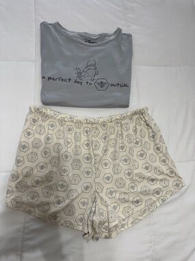 Disney Winnie the Pooh Pajama Set - Gray Top & Cream Shorts Size L